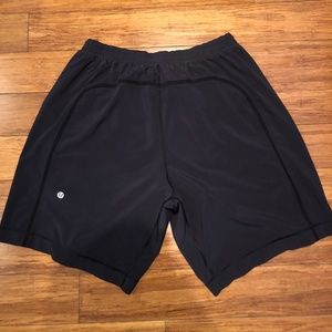 Like new 9" black pace breaker shorts with liner